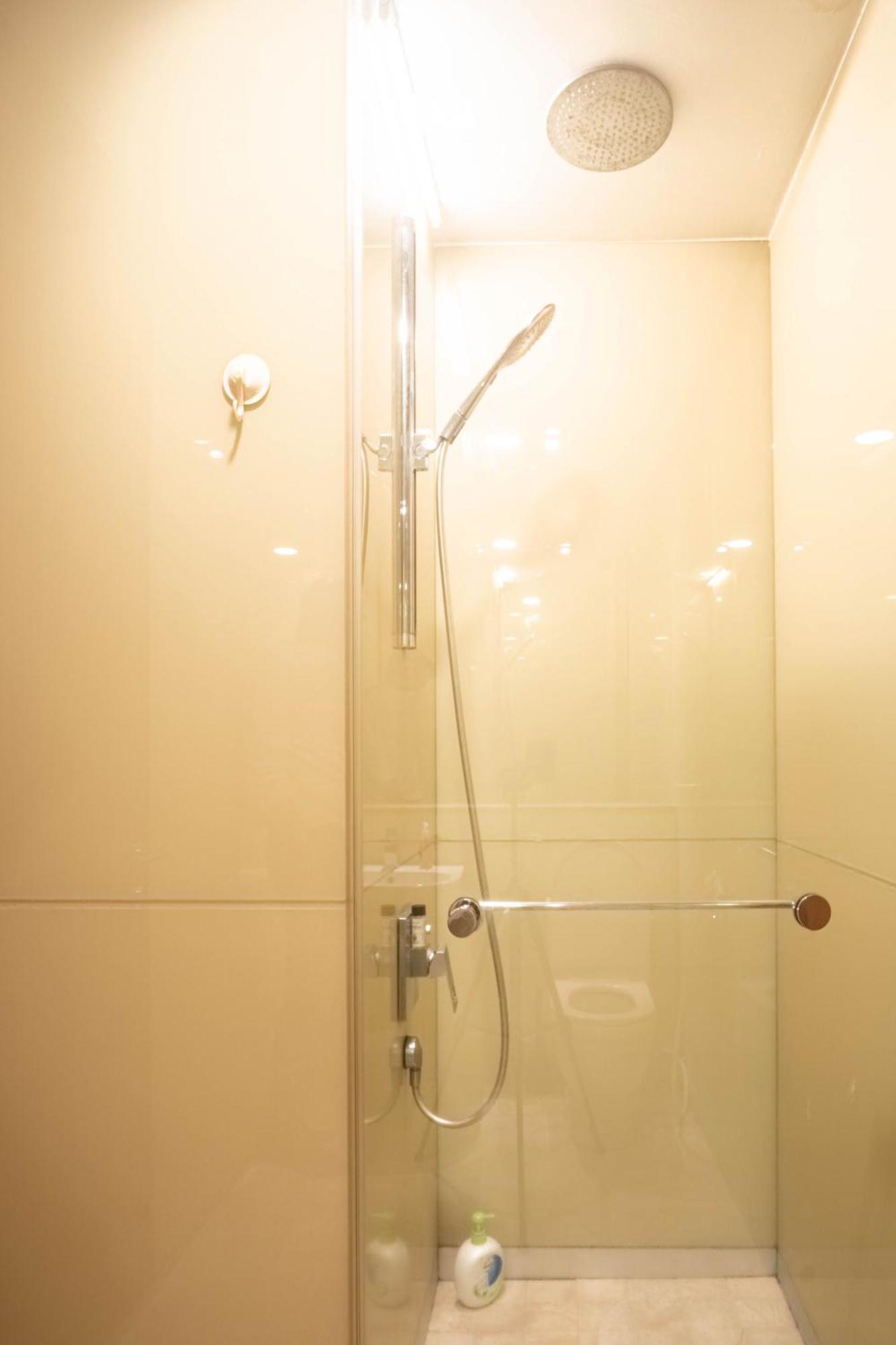 Soho Suites Klcc By Airhost Куала Лумпур Екстериор снимка